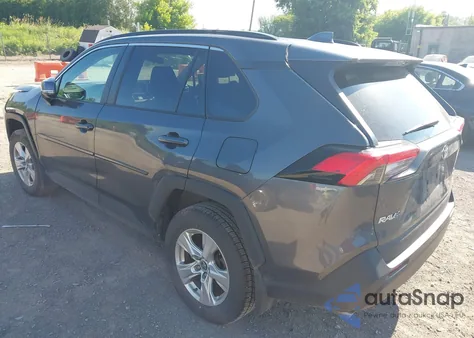 2020 Toyota Rav4 Xle z USA, uszkodzony, nr VIN 2T3P1RFV5LW110674